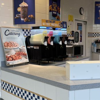 Auntie Anne's - Counter - Pretzels Near Me - Dulles, Virginia Auntie Anne's - Counter - Pretzels Near Me - Dulles, Virginia