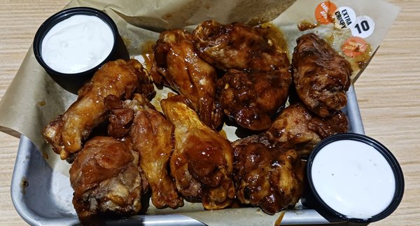 Buffalo Wild Wings by null