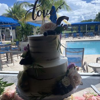 Johnson's Custom Cakes - Desserts Near Me - Wellington, Florida