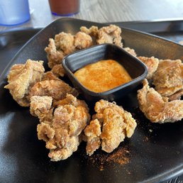 Chicken karaage with doe added chili powder. Chicken karaage with doe added chili powder.