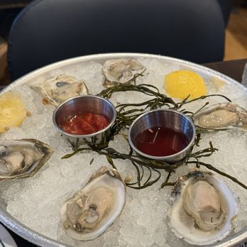 Angies - Oysters very good - Bars Near Me - Manhasset, New York