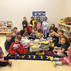 ¡HolaKids! - Noe Valley - ¡HolaKids! service project - annual PJ and book collection. Learning that giving to others is joyful.