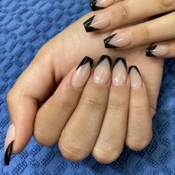 V-French manicure
