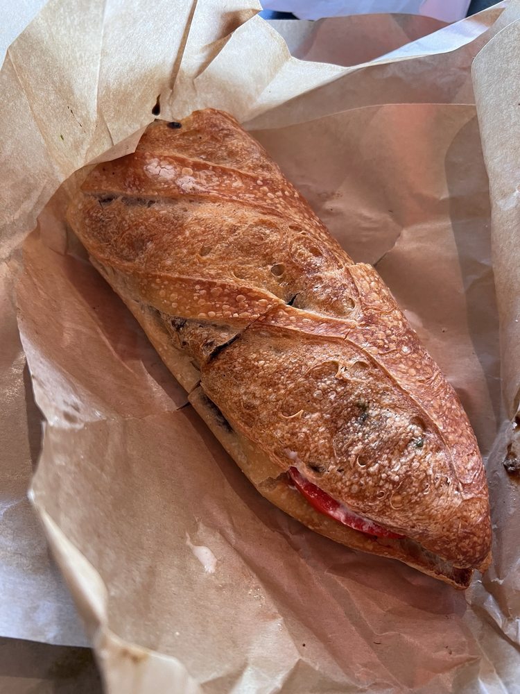 Le Croissant Logo