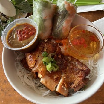 Sunflower Potrero Hill - Chicken vermicelli bowl with fresh rolls - Vietnamese Near Me - San Francisco, California