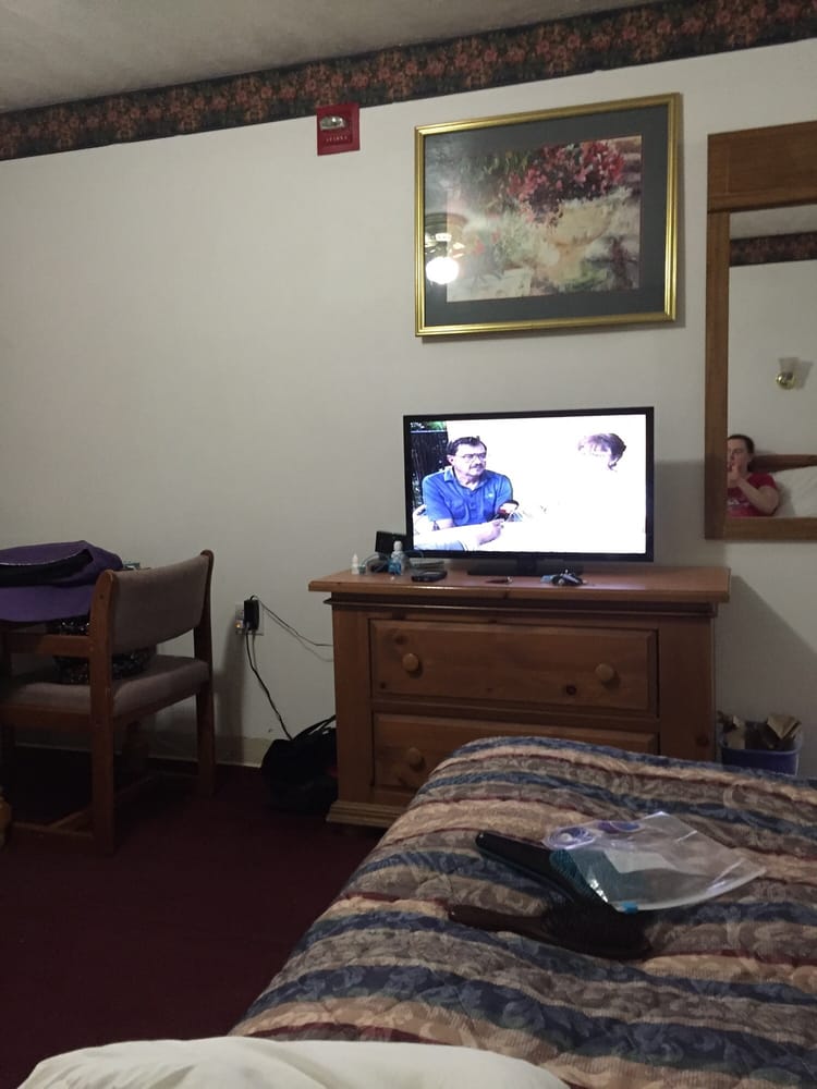 THE VILLA INN MOTEL Updated July 2024 1255 Whitewater Ave, Fort Atkinson, Wisconsin Hotels