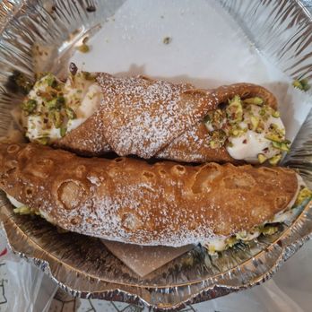 Leslie’s Pizzeria - Made to order pistachio cannoli - Pizza Near Me - Downey, California Leslie’s Pizzeria - Made to order pistachio cannoli - Pizza Near Me - Downey, California