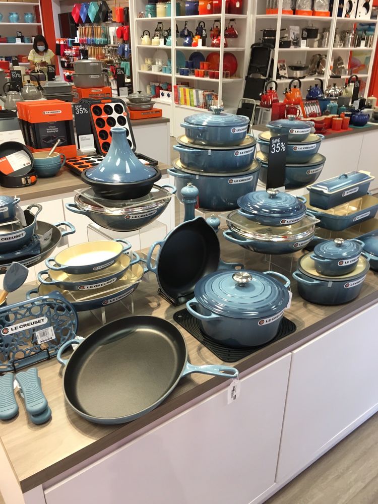 LE CREUSET OUTLET STORE Updated August 2024 14 Photos & 10 Reviews