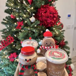 Cafe Coquetta - Snowman cup with Cindy Lou drink 
Gingerbread with jingle Belle drink 
Noche buena 
Pookie