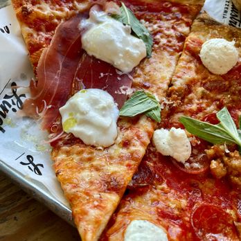 L'industrie Pizzeria - L'Industrie - Pizza Near Me - Brooklyn, New York L'industrie Pizzeria - L'Industrie - Pizza Near Me - Brooklyn, New York