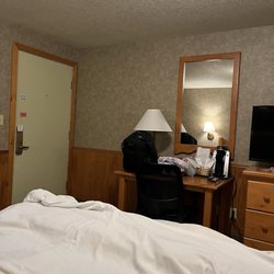 Poulsbo Inn & Suites - settle in