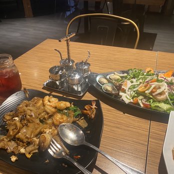 Sumran Thai Cuisine - Pad see ew - Thai Near Me - Westminster, California