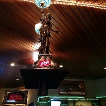 Roszaks Fish House - The bar in the back... - Seafood Near Me - Bend, Oregon
