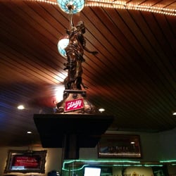 Roszaks Fish House - The bar in the back...