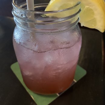 May Kelly's - "American Lemonade" - Pubs Near Me - North Conway, New Hampshire