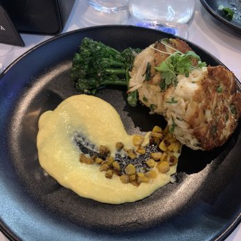 BLK SWAN - Crab cakes - New American Near Me - Baltimore, Maryland