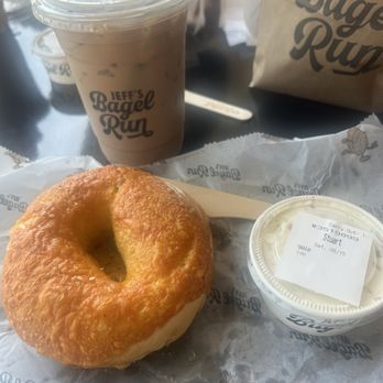 Jeff’s Bagel Run - Jalapeño cheddar bagel with veggie cream cheese! - Bagels Near Me - Altamonte Springs, Florida