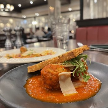 Petterinos - American Near Me - Chicago, Illinois