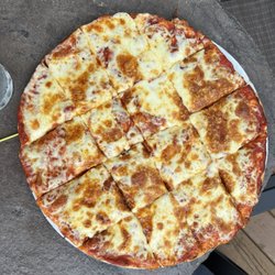 Chung’s Bar & Grill - 14" pizza