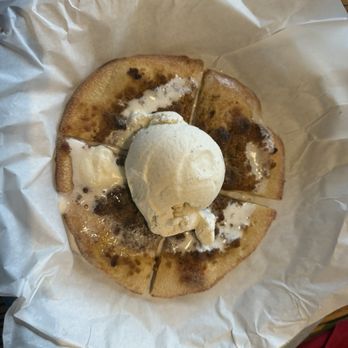 The Lauber - 8" cinnamon streusel pizza with vanilla bean ice cream - Bars Near Me - South Bend, Indiana The Lauber - 8" cinnamon streusel pizza with vanilla bean ice cream - Bars Near Me - South Bend, Indiana