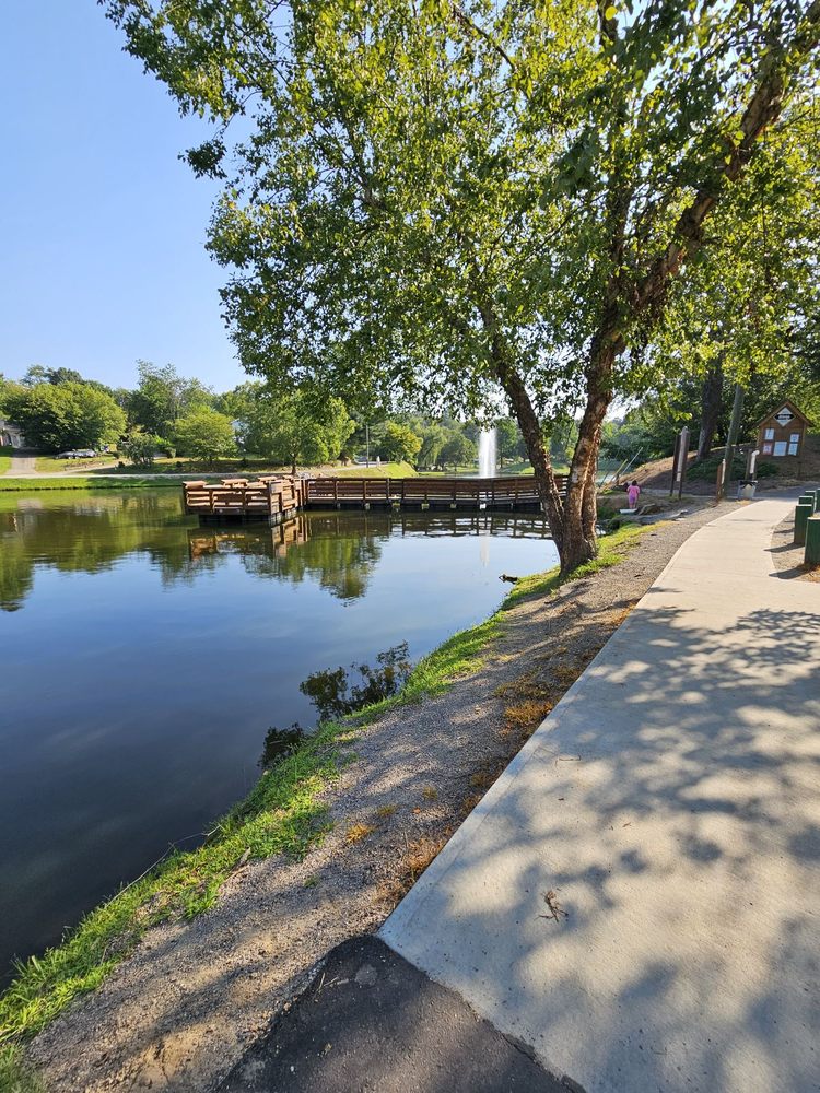 Social spots from Lake Louise Park