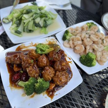 Chow‘s Kitchen - Orange Chicken and shrimp with Long Jing Tea flavor - Shanghainese Near Me - Pittsburgh, Pennsylvania Chow‘s Kitchen - Orange Chicken and shrimp with Long Jing Tea flavor - Shanghainese Near Me - Pittsburgh, Pennsylvania