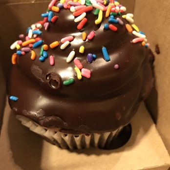The Chocolate Box - Looks delicious but wasn't that good and the cake was dry :( - Desserts Near Me - Las Vegas, Nevada The Chocolate Box - Looks delicious but wasn't that good and the cake was dry :( - Desserts Near Me - Las Vegas, Nevada