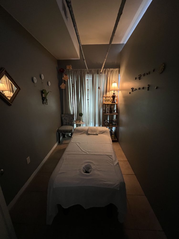 Snow&nbsp;Lotus&nbsp;Massage Logo