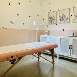 Skin And Brow Ink Boutique - Service Room