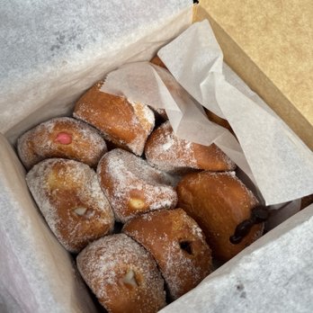 Leonard's Bakery - Bakeries Near Me - Honolulu, Hawaii