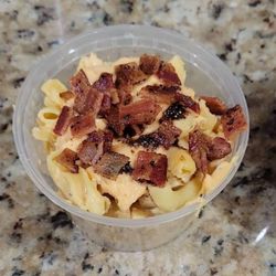 R&N Smokin Sweet Savour BBQ - Mmmmmmmmm Mac & Cheese! Who doesn't love BACON?