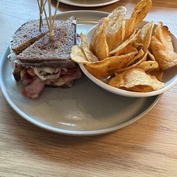Acorn Cafe - Pastrami on rye with slaw and chips - Breakfast & Brunch Near Me - Healdsburg, California Acorn Cafe - Pastrami on rye with slaw and chips - Breakfast & Brunch Near Me - Healdsburg, California