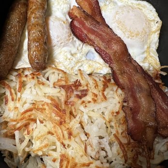 IHOP - 2 Eggs Over Easy, Hash Browns, Bacon & Sausage 6-5-2022 - Breakfast & Brunch Near Me - Babylon, New York