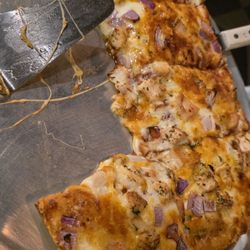 Shield's Restaurant Bar Pizzeria - Bbq chicken pizza