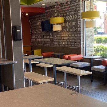 McDonald's - Dining room - Fast Food Near Me - Pooler, Georgia