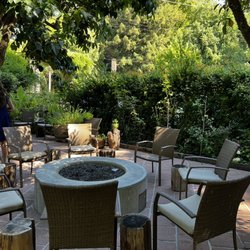 Fern Grove Cottages - Courtyard fire pit