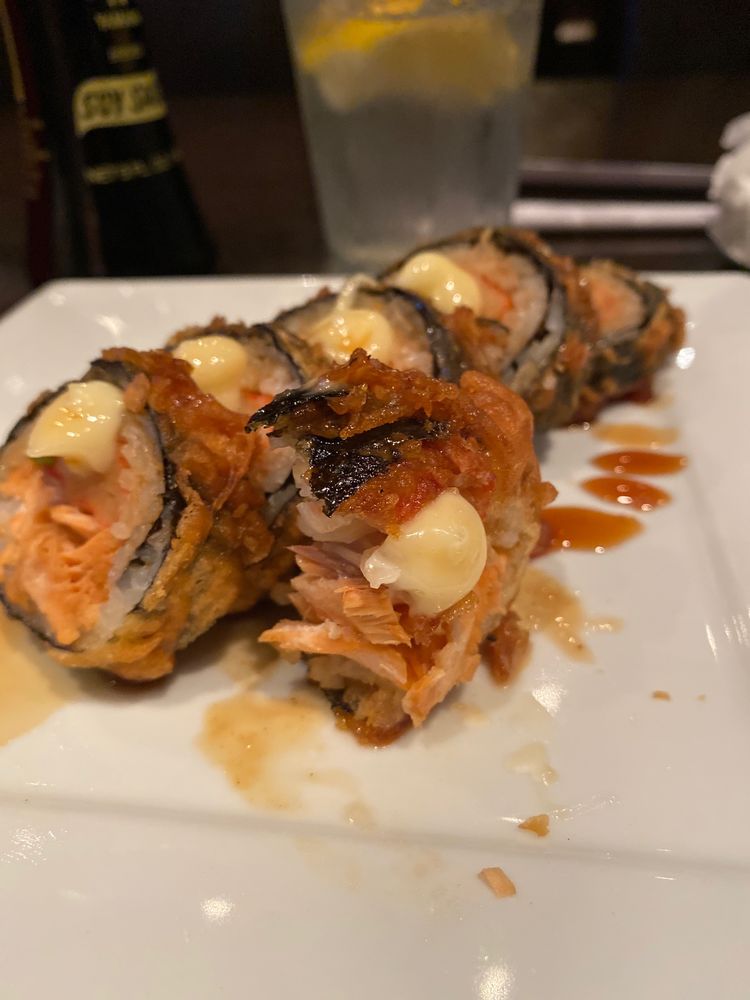 Order Dynamite Roll (6 pcs.) food online from Sushi House 2 At Town Center store, Jacksonville on bringmethat.com