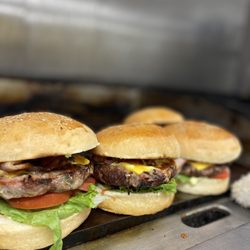 Brasas Arepas & Grill - Hamburguesas