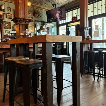 Folsom Hotel - Table and stools for eating - Bars Near Me - Folsom, California