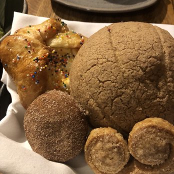 Frontera Grill - Mexican breakfast pastry basket - Mexican Near Me - Chicago, Illinois
