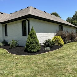 BW Outdoor Solutions - Residential mulch and bushes