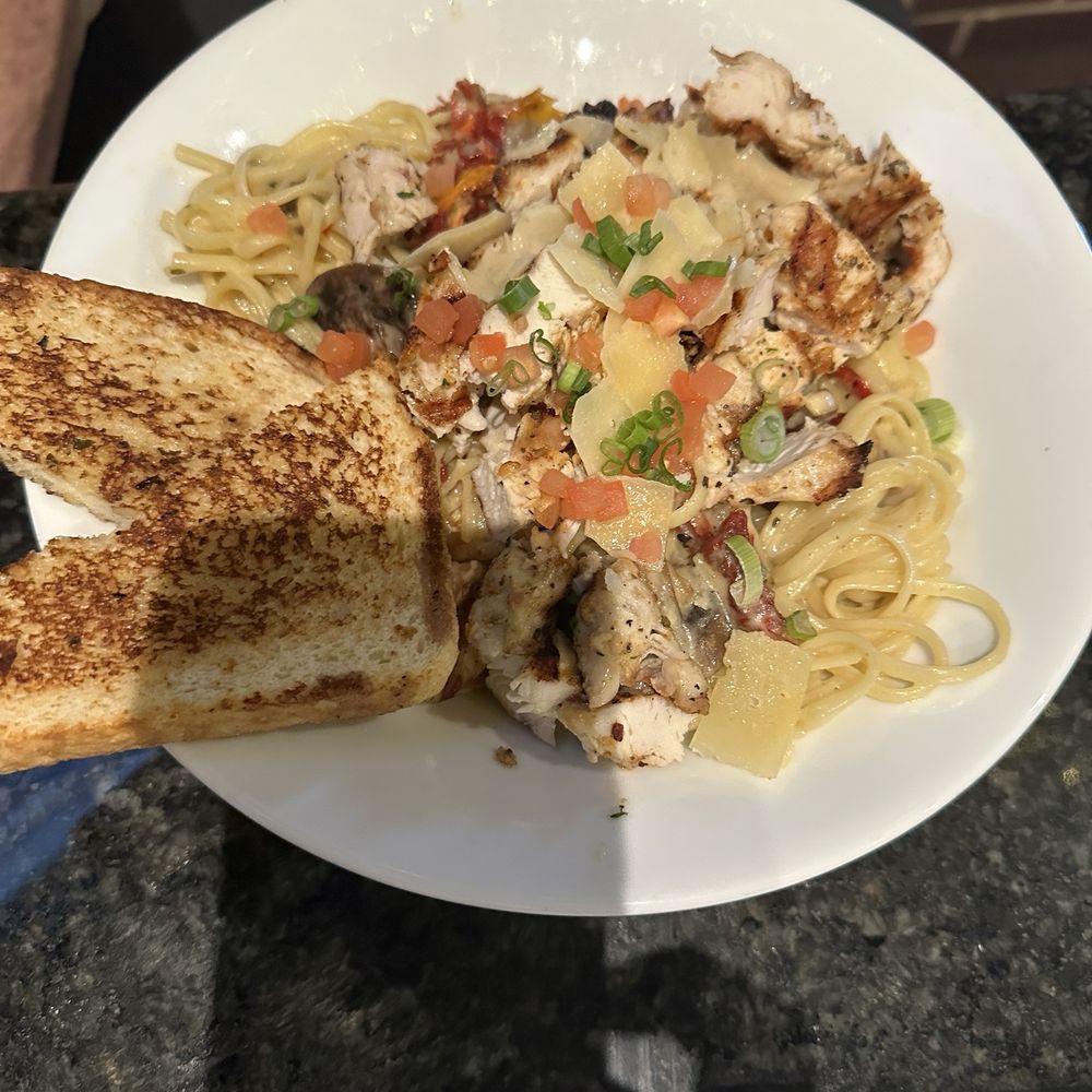 Jonathan’s Grille - Chicken Alfredo - Sports Bars Near Me - Jackson, Tennessee