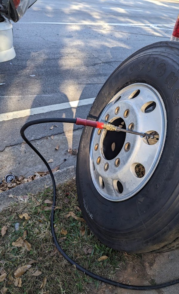 24HOUR SEMITRUCK & TRAILER TIRES ROADSIDE SERVICE ASSISTANCE