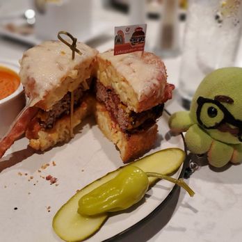 CAVU Kitchen Bar - Bars Near Me - Richmond, British Columbia