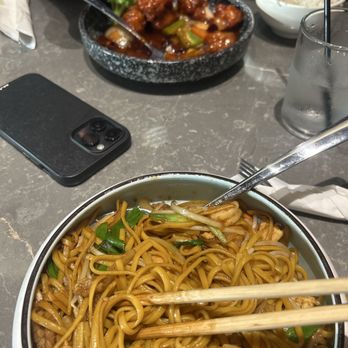 Duck N Bao - Lo Mein Combo Tray General Tso's Chicken - Szechuan Near Me - Houston, Texas Duck N Bao - Lo Mein Combo Tray General Tso's Chicken - Szechuan Near Me - Houston, Texas