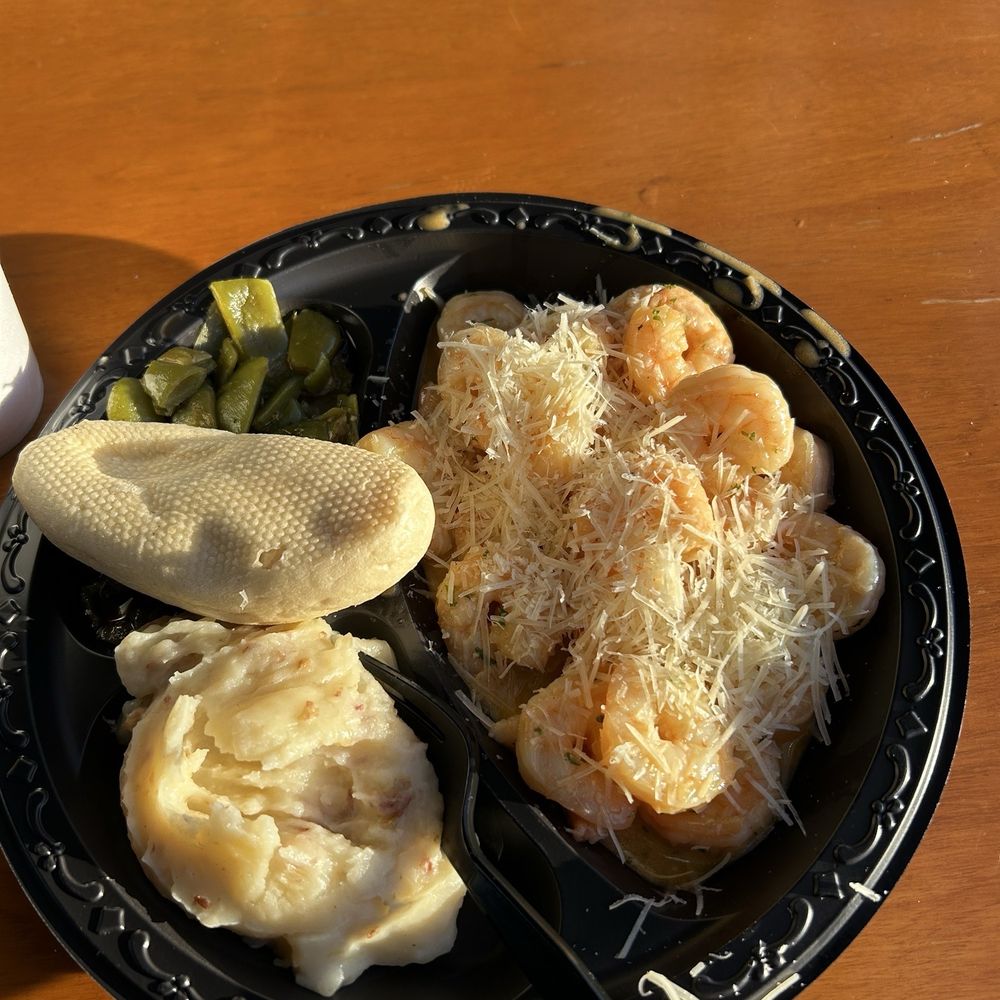 Dine and Cruise - Nice portion of garlic shrimp, mashed potato's, and green beans. - Boat Tours Near Me - Daytona Beach, Florida
