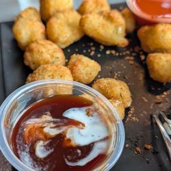 Huff's at Bridge Bay - Cheese curds