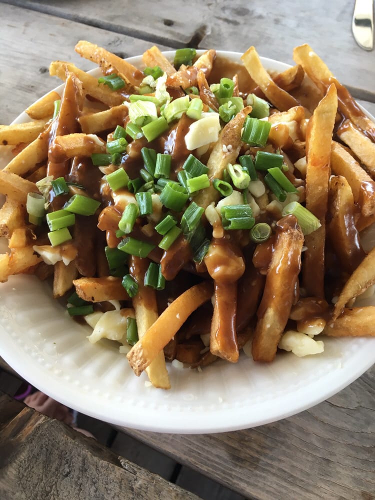 Flynn's Harbour House Logo