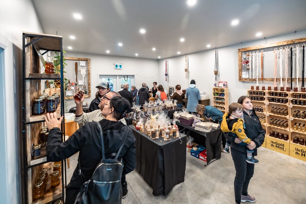 UN GOÛT DE MIEL Updated September 2024 10 Photos 662 Rang des Chalets, SainteClotildede