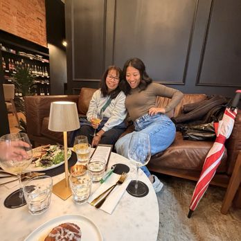 Felicità Wine - Chillin - Wine Tasting Room Near Me - Sacramento, California Felicità Wine - Chillin - Wine Tasting Room Near Me - Sacramento, California